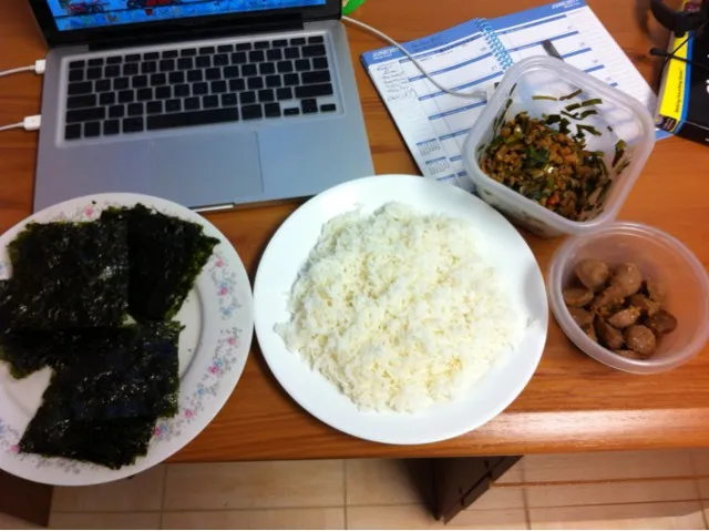 left overs and seaweed haha|dominic tsunさん