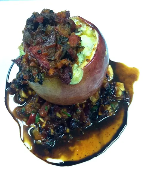 ratatouille and herb cream stuffed apple|GREG ARNOLDさん