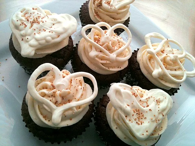 Chocolate Orange Cupcakes with Orange Zest Vanilla Cream Cheese Frosting. Garnish - Whitr Chocolate Hearts and Orange Zest|Monina Baronganさん