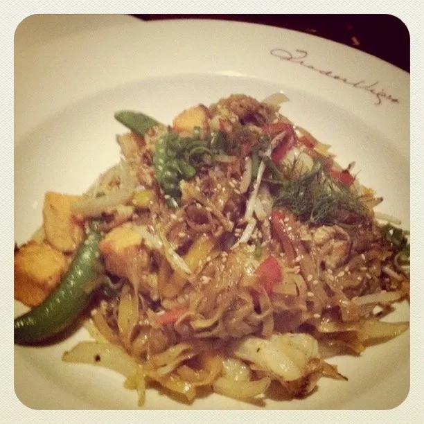 trader vic's fried noodles|tatpisha t.さん