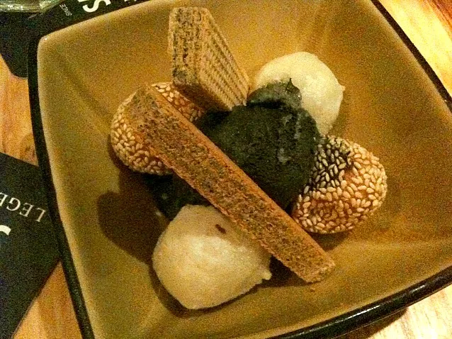 goma zykushi-sesame ice cream w/sesame rice cake sesame cracker|kimchihoilcさん