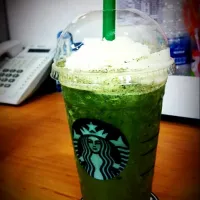 Venti Black Sesame Soy Milk Greentea Frappuchino|Ponchanok Kulasavateさん