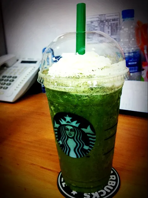 Venti Black Sesame Soy Milk Greentea Frappuchino|Ponchanok Kulasavateさん