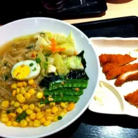 Snapdishの料理写真:pork noodle猪排拉面|lockeさん