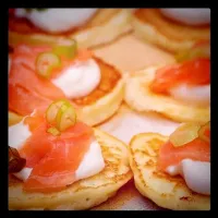 Little smoked salmon pancakes|+ r a c y さん