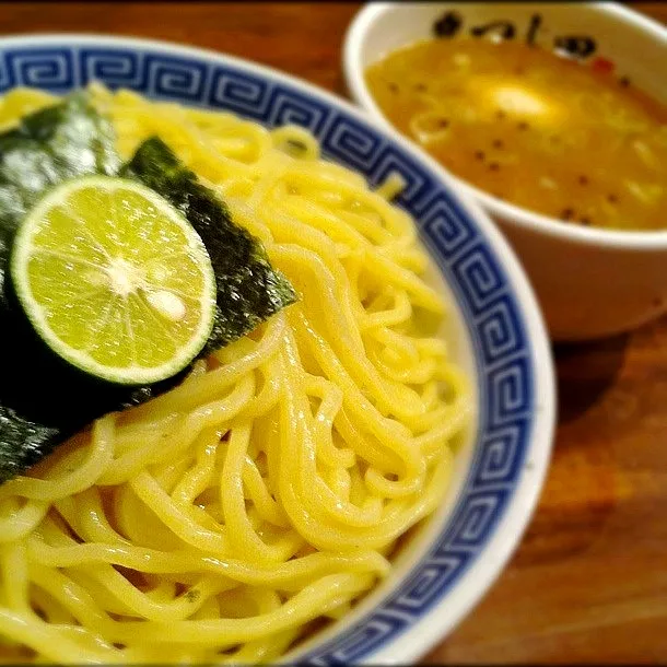 今日のランチは飯田橋なので、つじ田『二代目つけ麺』‥こう暑いと柚子の爽やかさがイイよね〜´ω`)ノ|tsukuda_hoppyさん