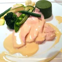 Snapdishの料理写真:鶏胸肉のフリカッセとそのモモ肉のブレゼ   ほうれん草のフラン添え   ソース・シュープレーム|shinさん