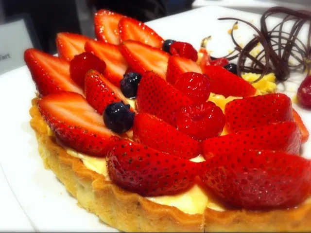 Snapdishの料理写真:strawberry fruit tart|lamさん