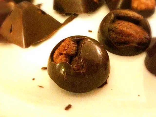 caramelised pecan choclates|Benjamin van Gelderさん