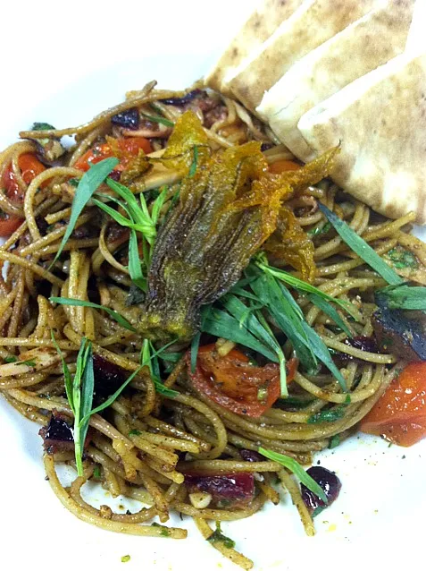 moroccan pasta w/ plums cranberries squash blossom and tarragon|GREG ARNOLDさん