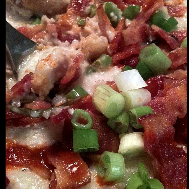 White Cheddar Grits and Jalapeno, Shredded Chicken, Bacon, Scallions and Hot Sauce|Monina Baronganさん