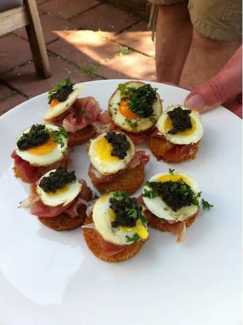 quail eggs with truffle and parma ham|hubert rothさん