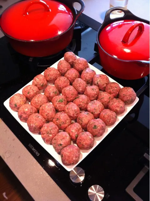 meatballs filled with feta cheese|hubert rothさん