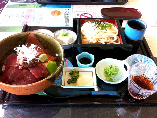 マグロ丼とざるうどん定食|コージィさん