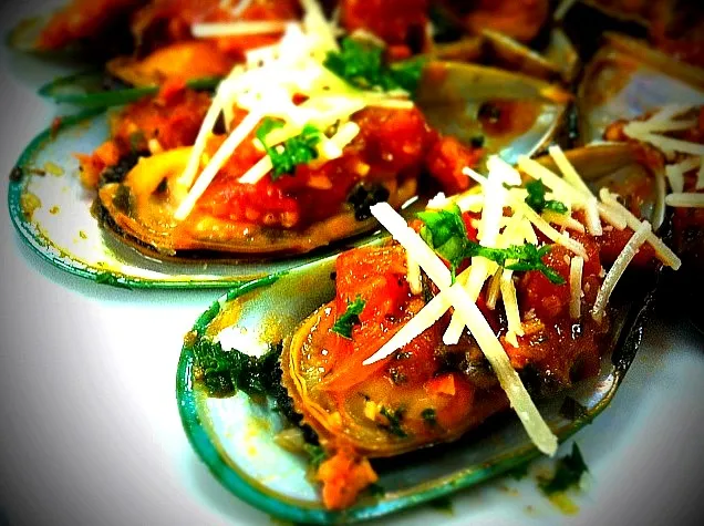 mussels with chorizo sausage and italian piccante sauce|nuttyさん