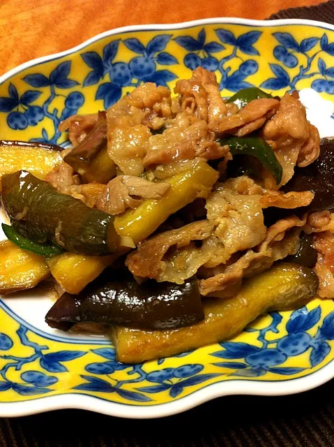 stir fried pork slice, eggplant, and bell pepper with ginger and garlic|Sakikoさん