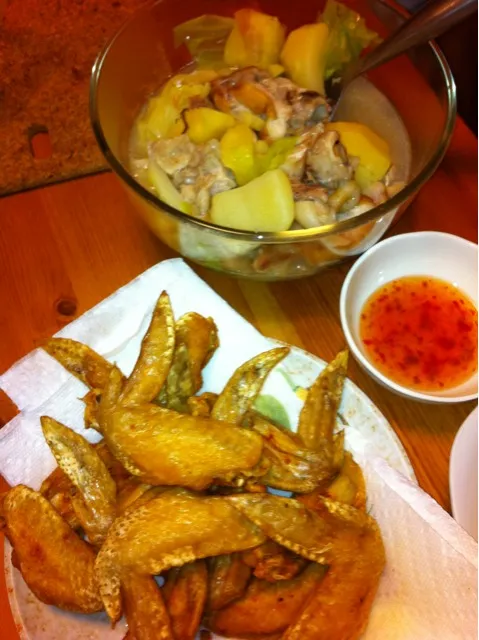 Snapdishの料理写真:home made fried chicken wings, and nilagang pata ng baboy: its like sio nabe in japan|cathrina kobayashiさん