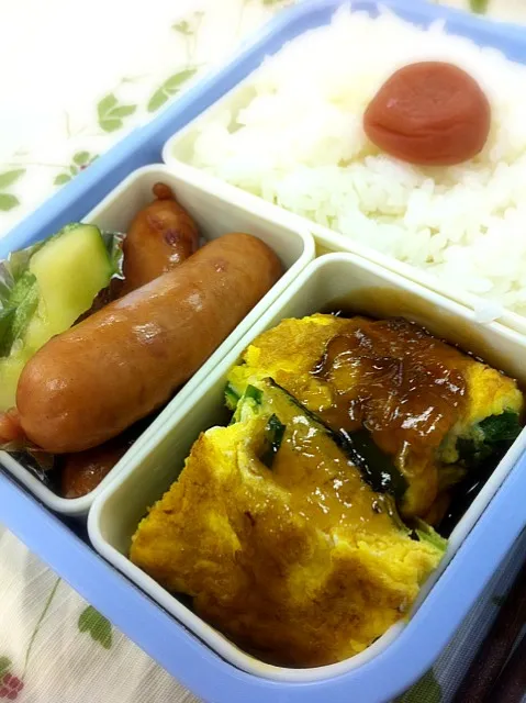 Snapdishの料理写真:お弁当。にら卵の甘酢あんかけ、ウインナー、かりもりのお漬物。|liccaさん