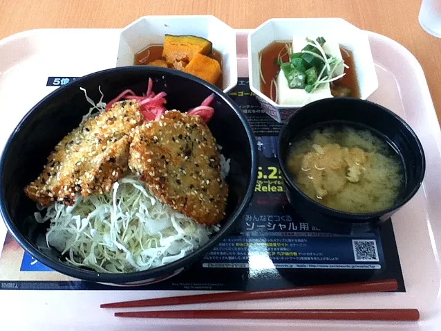 海苔ごまチキンカツ丼たち|Yoshifumi MAEDAさん