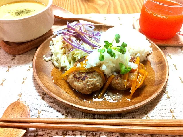 豆腐ハンバーグポン酢あん 付け合わせサラダ  ビシソワーズ 野菜ジュース|楓さん