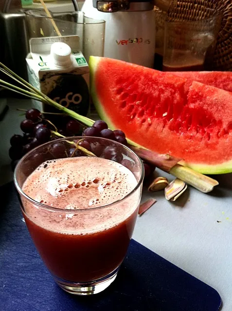 Snapdishの料理写真:i like red watermelon grape juice|Rene Onstenkさん