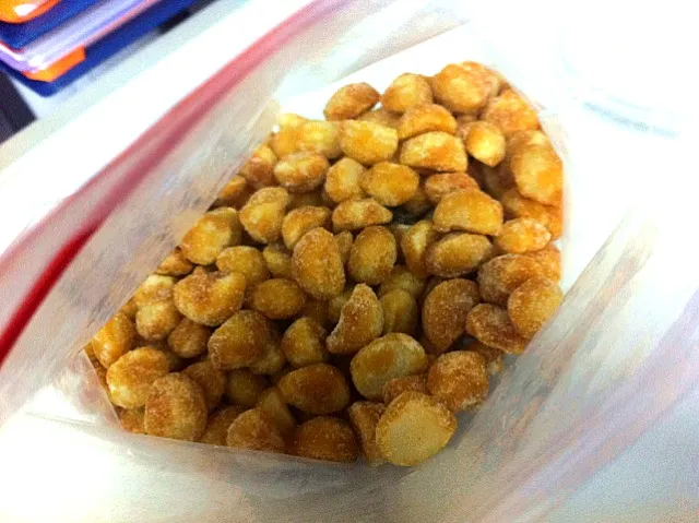 honey roasted macadamia, all the way from brissie.|Qamarさん