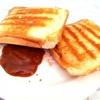 tosti pikant met cayenne peper en paprika en curry ketchup|Don. Grigoriさん