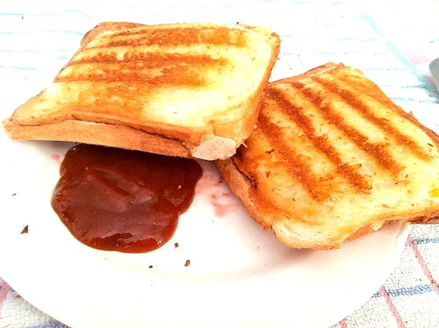 tosti pikant met cayenne peper en paprika en curry ketchup|Don. Grigoriさん