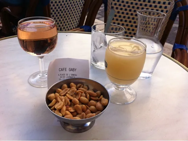 apero in lourmarin, france|hubert rothさん