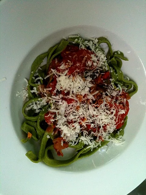 Taglierini verdi con sugo di pomodoro: un piatto squisito fatto dallo chef a casa mia|Gail Brownさん