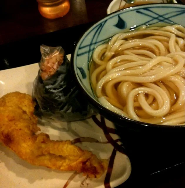 丸亀製麺の冷やかけ大、かしわ天、鮭おにぎり。|Koichi Shibataさん