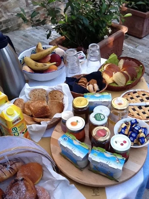 breakfast in "agriturismo"|Mariano Pallottiniさん