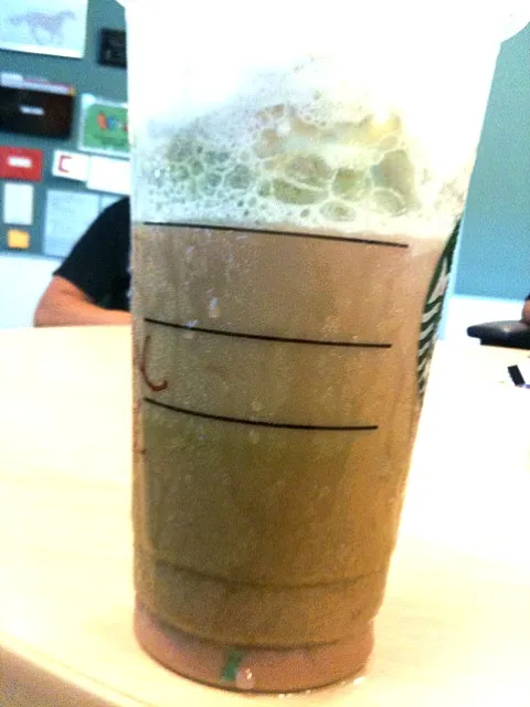 steph's nasty ass green tea frap w/raspberry|Danielle Youngさん