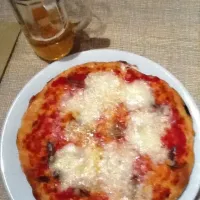 Pizza Napoli: mozzarella, alici, pomodoro|Mariano Pallottiniさん