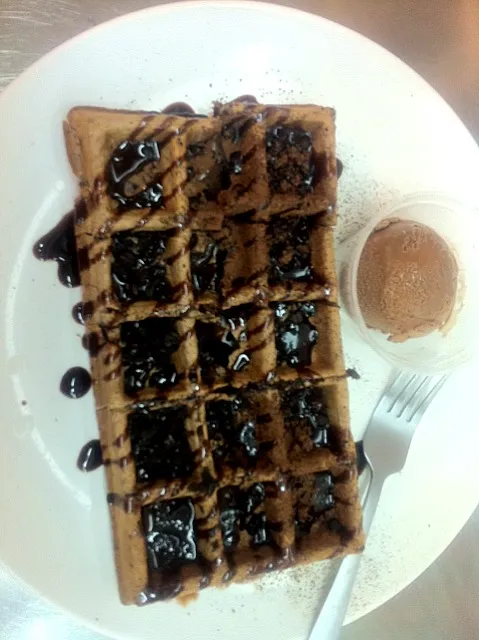 ocio chocolate waffle n ice cream|skyblueさん