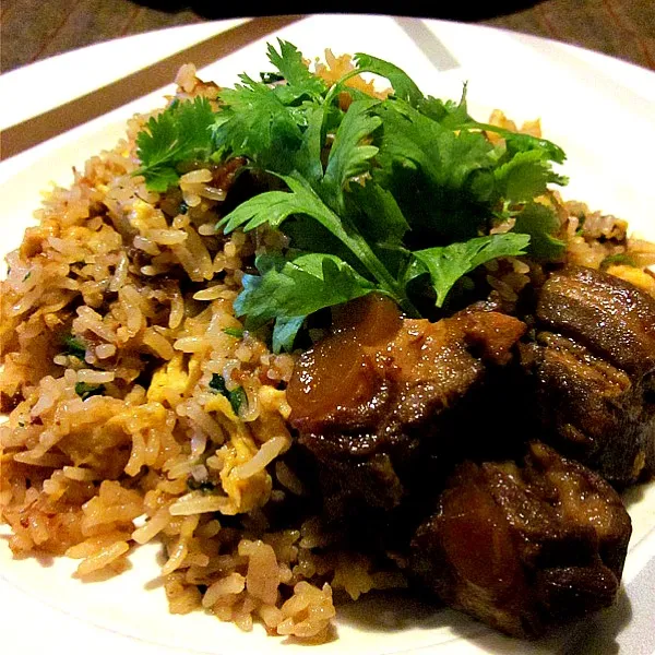 Snapdishの料理写真:豚角煮チャーハン  Fried rice with braised pork.|Keiさん