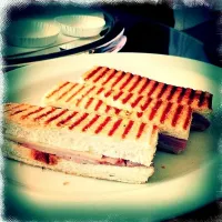 Grilled Cheese and Ham Sandwich|choi hoi yungさん