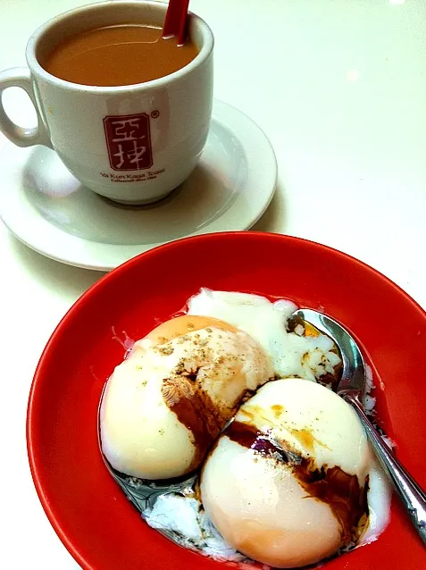 Snapdishの料理写真:Half-boiled Eggs & Milk Tea|MBさん