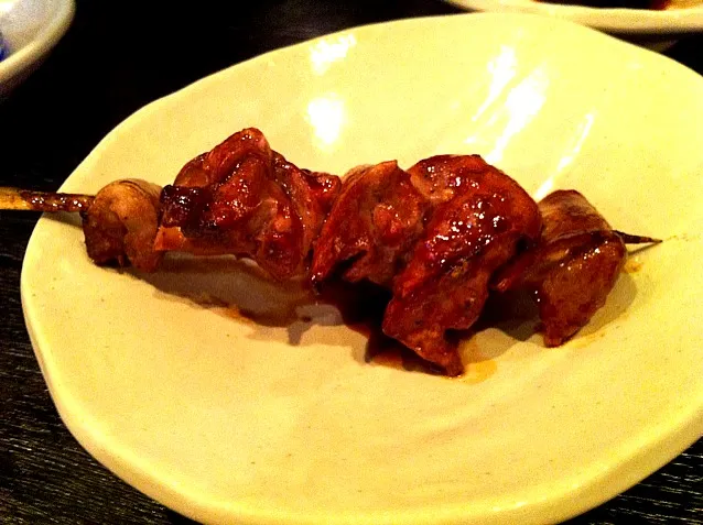 荏原中延駅 裏路地の、しづ春のレバ焼き。刺身で食べるネタだか、フワフワとろとろなんです！|Takayuki Chibaさん