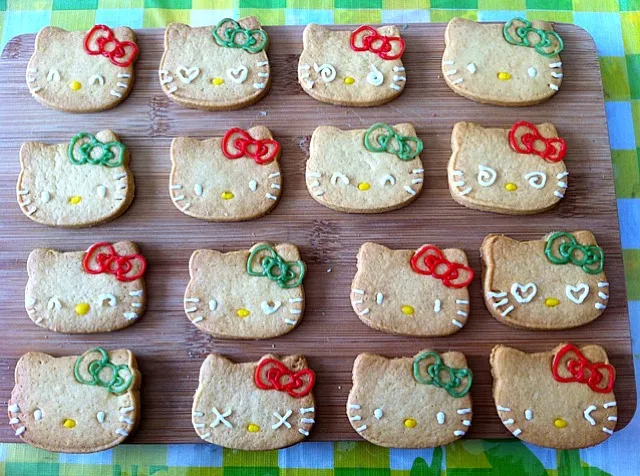 Hello Kitty cookies!|Cuddles~*さん