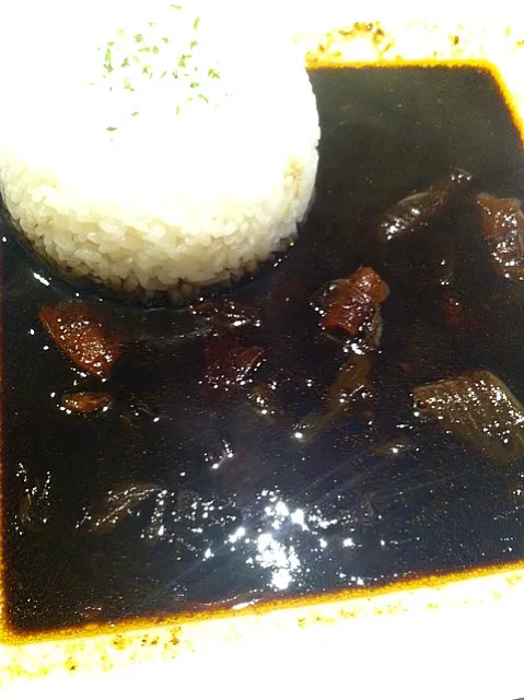 牛すじ煮込みの黒カレー|こじゅわいさん