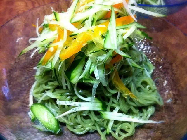 野菜で量増ワカメざる中華|みさいるさん