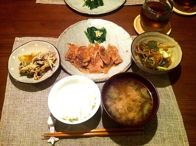 Snapdishの料理写真:生姜焼き、野菜炒め、あさりときのこのレモン添え、茄子の味噌汁|aichiさん