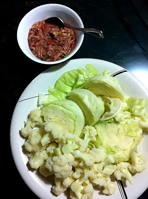 Snapdishの料理写真:nam phrik kapi with mango & steamed vegetable|pearie baileysさん