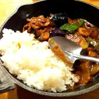 Snapdishの料理写真:茄子と豚肉の味噌炒めカレー|新堀沙織さん