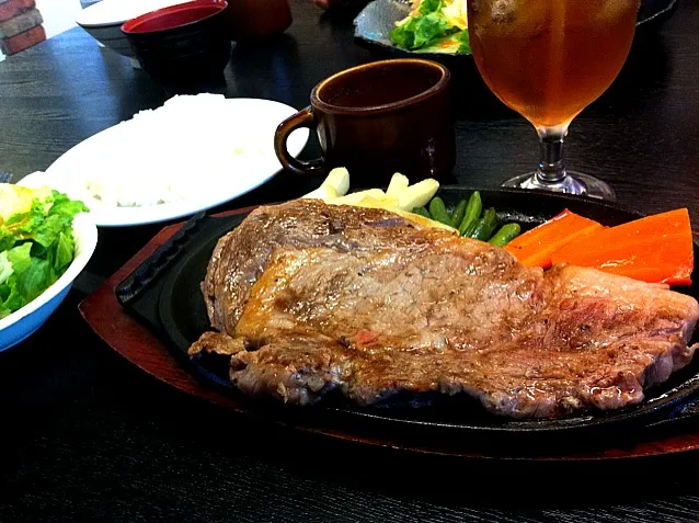 Snapdishの料理写真:３００gステーキ|シワさん