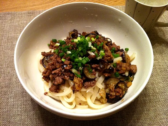 ひとりごはん。なすの肉味噌うどん。|aichiさん