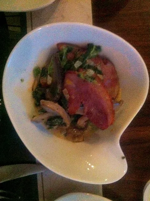 Snapdishの料理写真:warm smoked duck breast w spinach fricassee|skyblueさん