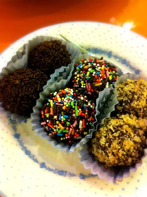 Snapdishの料理写真:choc balls|siriratzさん