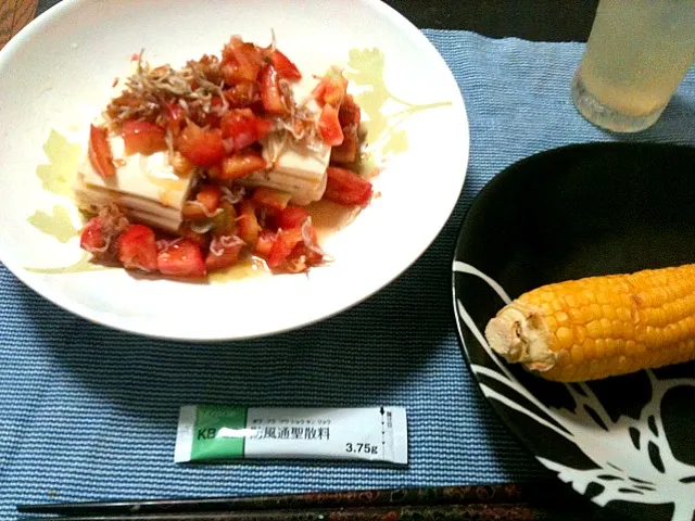 Snapdishの料理写真:豆腐ミルフィーユ＋焼モロコシ＋檸檬ジンロ|kiriさん